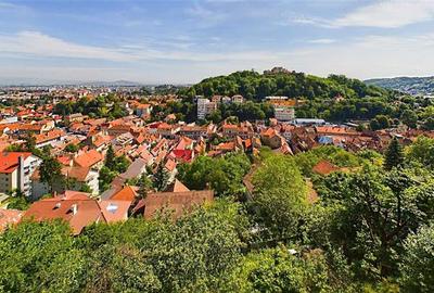 Resedinta impresionanta, vedere panoramica, Centru Istoric --  Drumul Poienii, B - 3