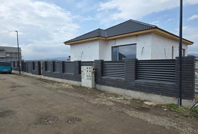 Casă premium de vânzare în Cristian, Brașov – 3 dormitoare, teren 560 m² - 1