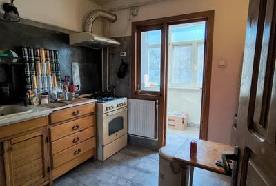 Apartament cu 2 camere zona Dorobanti stradal conf 1 decomandat etaj 1 din 4 - 8