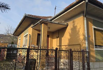 Casă cu 4 camere în Mihai Eminescu