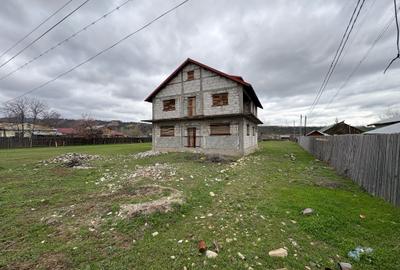 Casa de vanzare P+1E+M Brosteni/ Odobesti + teren 2181mp - 1