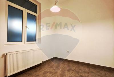 Casă / Vilă cu 6 camere de închiriat în zona Dacia - 10