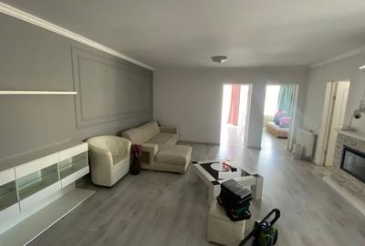 Apartament cu 3 camere decomandat, mobilat în Florești