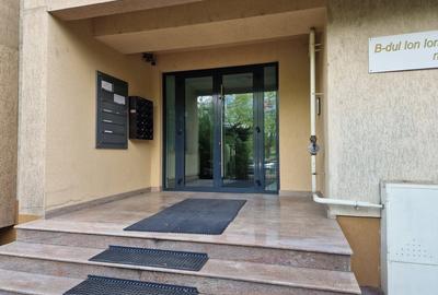 De inchiriat BIROU/CABINET/ap. spatios, 2 cam, 100m2 (8.5Eur/mp) , loc parcare - 1