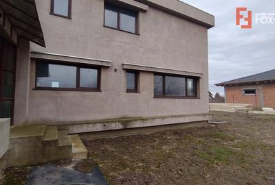 Casa 8 camere ,Sacalaz-Ideala pentru 2 familii - 4