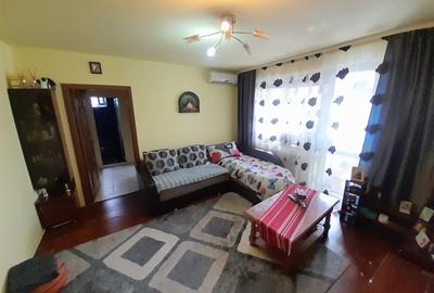 Apartament cu 3 camere semidecomandat, mobilat în Independenței
