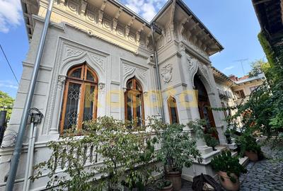 Casă individuală cu 7 camere în P-ța Victoriei