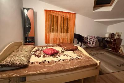 Apartament cu 3 camere semidecomandat în Plopilor