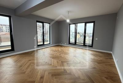 Apartament cu 3 camere decomandat în Aviației