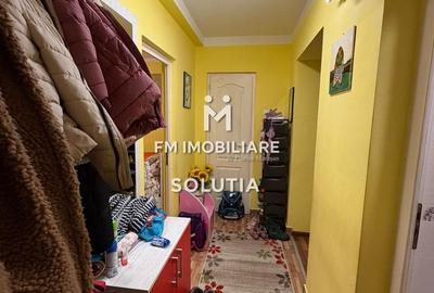 Apartament  3 camere decomandat, etajul 2 -zona Casa de Pensii - 13