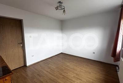 Apartament de vanzare 3 camere nemobilate cu balcon zona Trei Stejari - 4