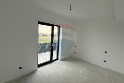 Casă / Vilă cu 4 camere Strada Vrancei - 8