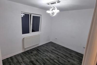 2 camere piata resita etaj 2 - 4
