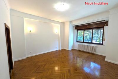 Aviatorilor apartament în  vilă, cu terasă și curte proprie - 1