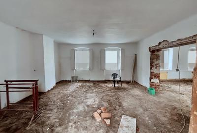 Birou, 154 mp în Central