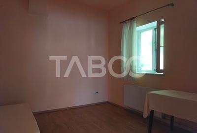 Apartament la casa 52 mp 2 camere terasa pivnita central Cisnadie - 9