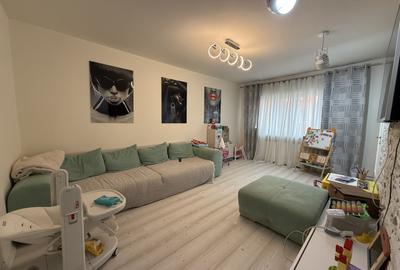 Apartament cu 3 camere decomandat, mobilat în Soarelui