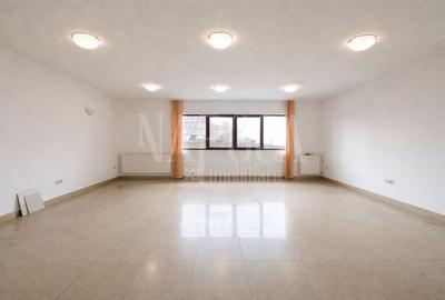 Apartament cu 4 camere decomandat în Andrei Mureșanu