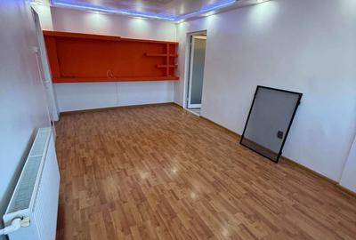 De vânzare apartament 3 camere Obor Microhala - 5