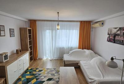 Apartament cu 3 camere semidecomandat, mobilat în Ghencea