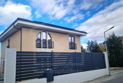 Casa moderna, finisata, utilata cu panorama superba in Dezmir-Comision 0 - 2