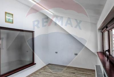 Apartament cu 4 camere de vânzare in zona centrala - 16