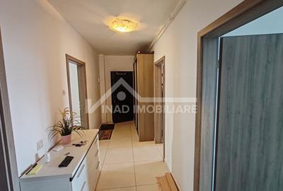 Apartament cu 3 camere, 2, bai, balcon si terasa, Str. Constanta - 8