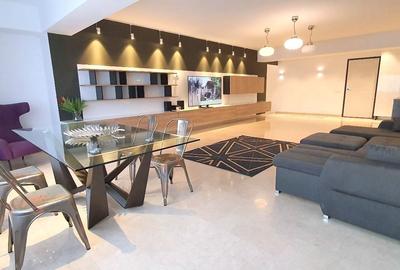 Apartament cu 4 camere semidecomandat, mobilat în Băneasa