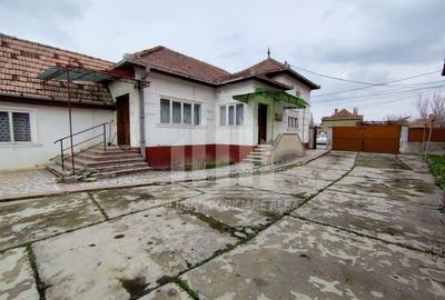 Casă individuală cu 6 camere în Bărăbanț