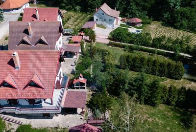 Vilă cu 6 camere, teren de 1000mp, într-un resort montan privat - 15