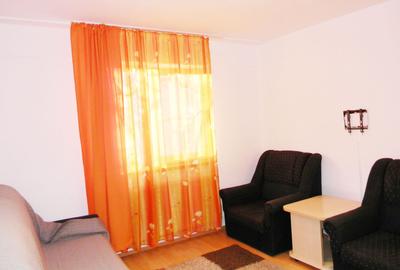 Apartament cu 3 camere mobilate,cartier Tractoru - 4