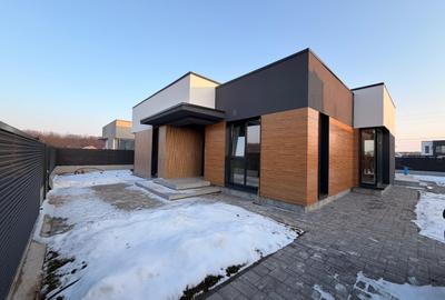 Casă cu 4 camere în Balotești