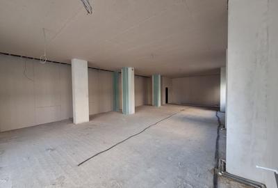 Spatiu Comercial - Bloc Nou - Stradal - 560 mp - 8 parcari - 4