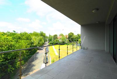 Apartament cu 4 camere decomandat în Floreasca