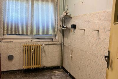 Apartament cu 3 camere semidecomandat în Brâncoveanu