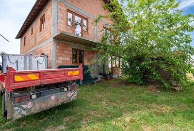 Casă / Vilă nouă de vânzare, la roșu, 5 camere, 225mp, Fântânele, Arad - 2