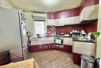 Apartament cu 3 camere si 2 bai la etajul 1 cu centrala zona Soarelui - 1