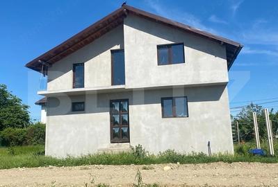 Casă individuală cu 4 camere în Lazuri