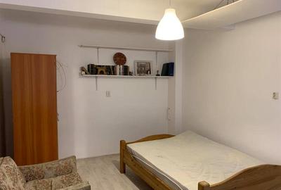 Apartament cu 2 camere semidecomandat, mobilat în Central