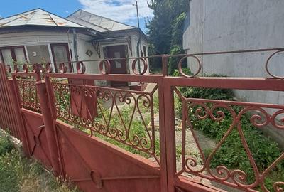 Casa batraneasca cu teren in suprafata de 1258 mp - Strada Siretului - 135 euro - 5