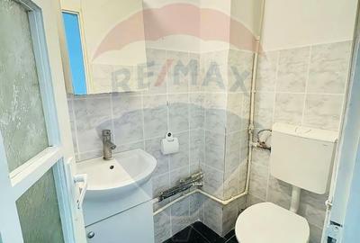 Apartament cu 3 camere de vânzare în zona 1 Mai - 9