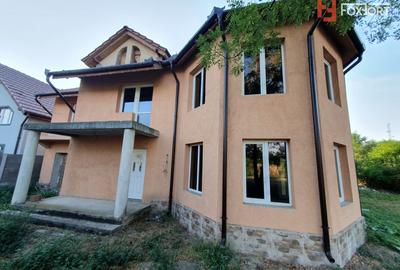 Casă individuală cu 5 camere în Jebel
