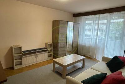 Apart.3 camere,decomandat, zona ultracentrală, lângă Fac. de Drept, Magheru - 3