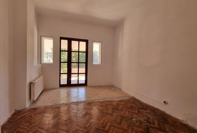 Casa in zona centrala parter si subsol cu acces auto - 7