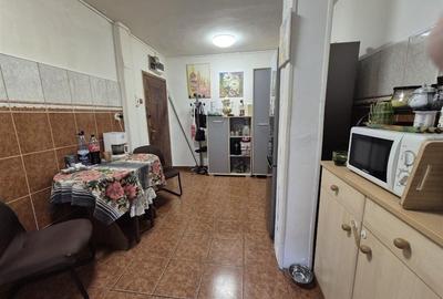Apartament cu 3 camere semidecomandat în Circumvalațiunii