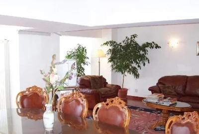 Apartament cu 3 camere decomandat, mobilat în Unirii