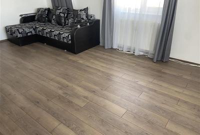 Garsoniera de vanzare , zona Liceul Economic Gara - strada Longinescu , 37 mp , - 2
