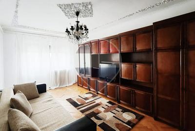Apartament cu 3 camere semidecomandat, mobilat în Rogerius