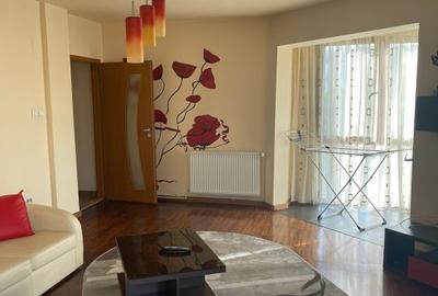 Apartament cu 3 camere decomandat, mobilat în Central