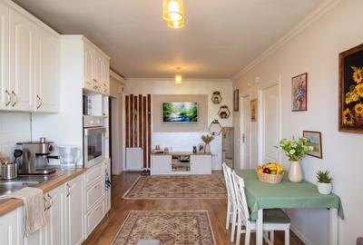 Apartament cu 3 camere decomandat, mobilat în Florești